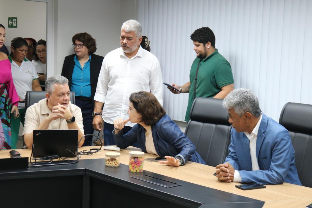 Gabinete Itinerante: prefeita Emília despacha na SMTT e acompanha em tempo real os impactos da chuva na capital - SMTT Aracaju